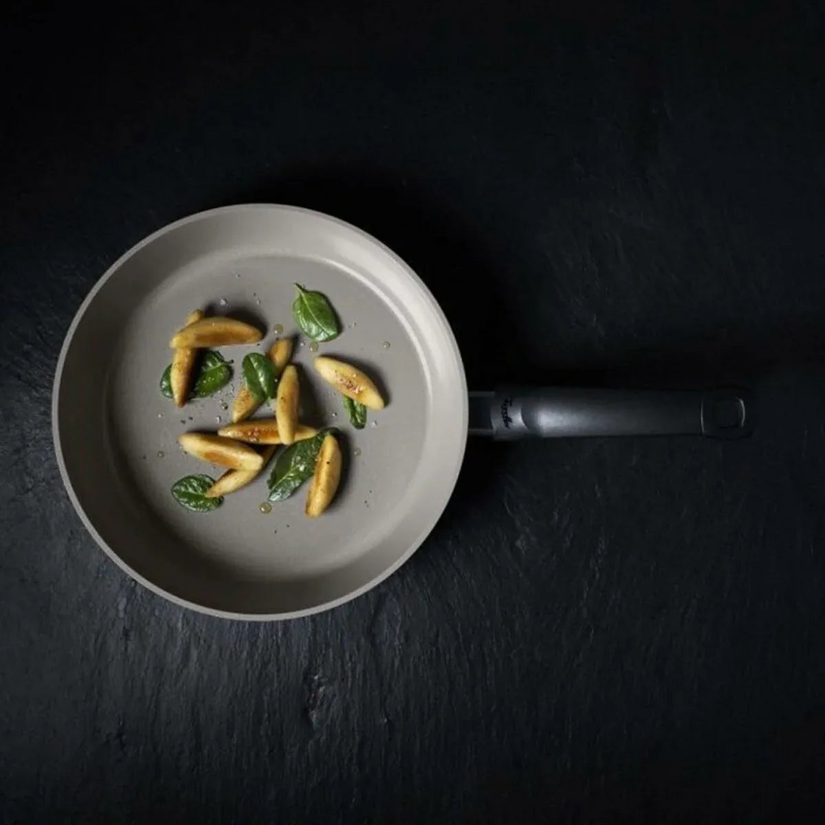 V2H2E2E0F9E1958295D3C891CA86D650FA7R7737779P2