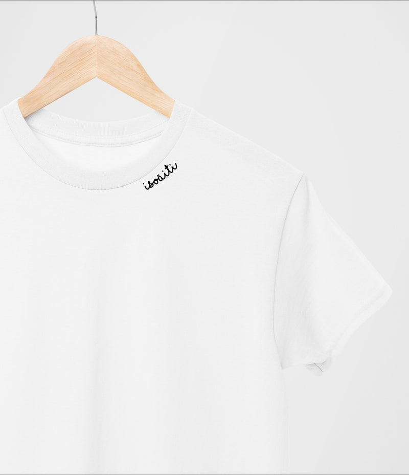 Embroidered Collar Organic Cotton T-shirt "Isoäiti" (FI)